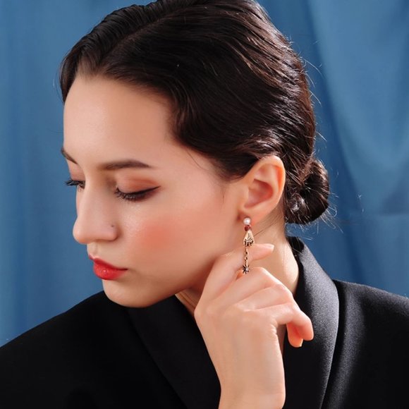 Antique gold hand earrings - Picture 3 of 5